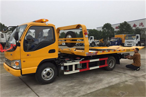 卫辉哪里有拖车服务